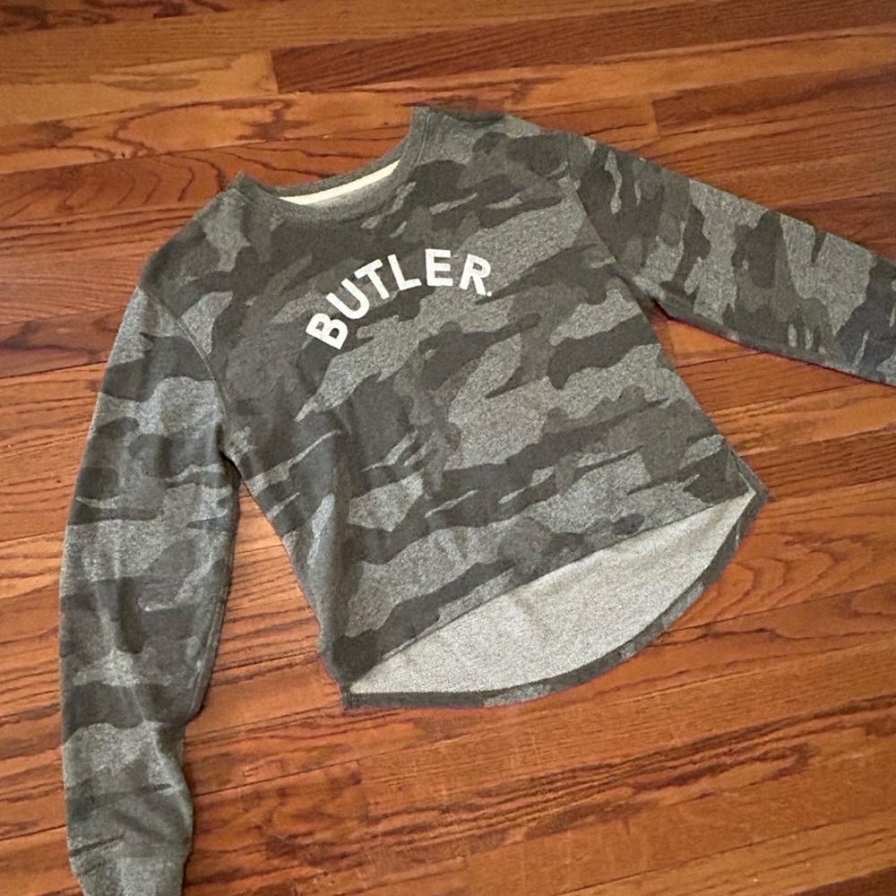 Butler University Women's Camo Crew Neck Size Small